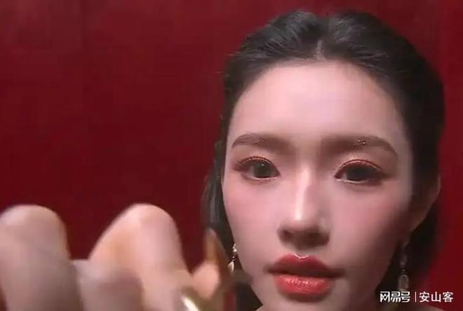吓坏杨幂不敢露脸只有赵今麦扛住了！麻将胡了电子游戏芭莎之夜被镜头签(图6)