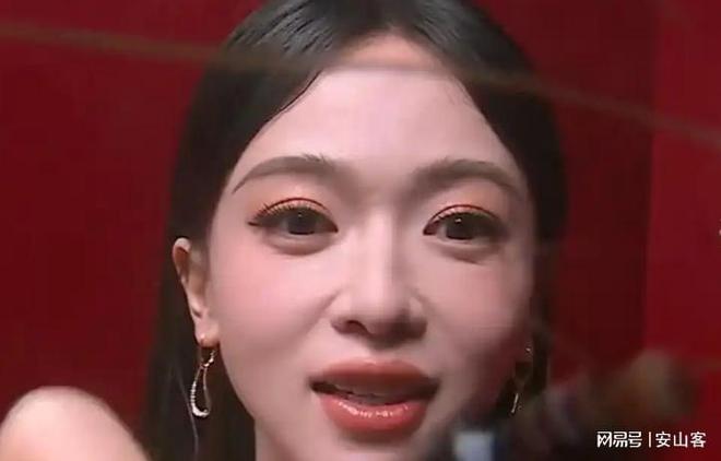吓坏杨幂不敢露脸只有赵今麦扛住了！麻将胡了电子游戏芭莎之夜被镜头签(图10)