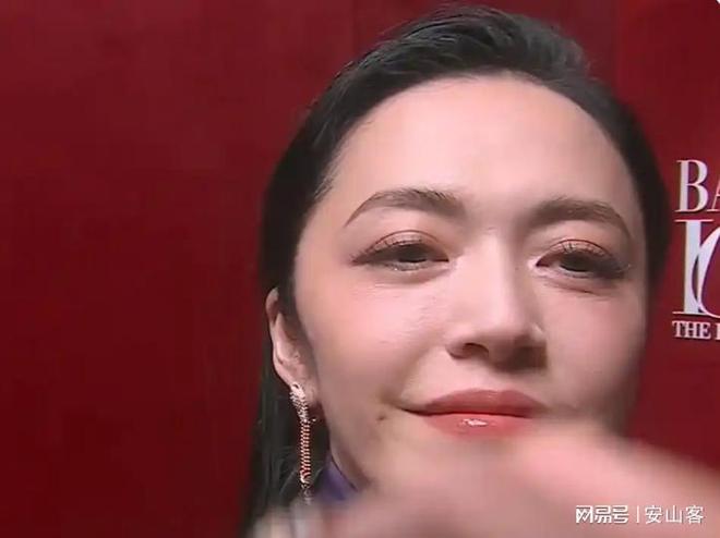 吓坏杨幂不敢露脸只有赵今麦扛住了！麻将胡了电子游戏芭莎之夜被镜头签(图11)